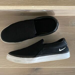 Nike Womens Court Legacy Slip On Shoes